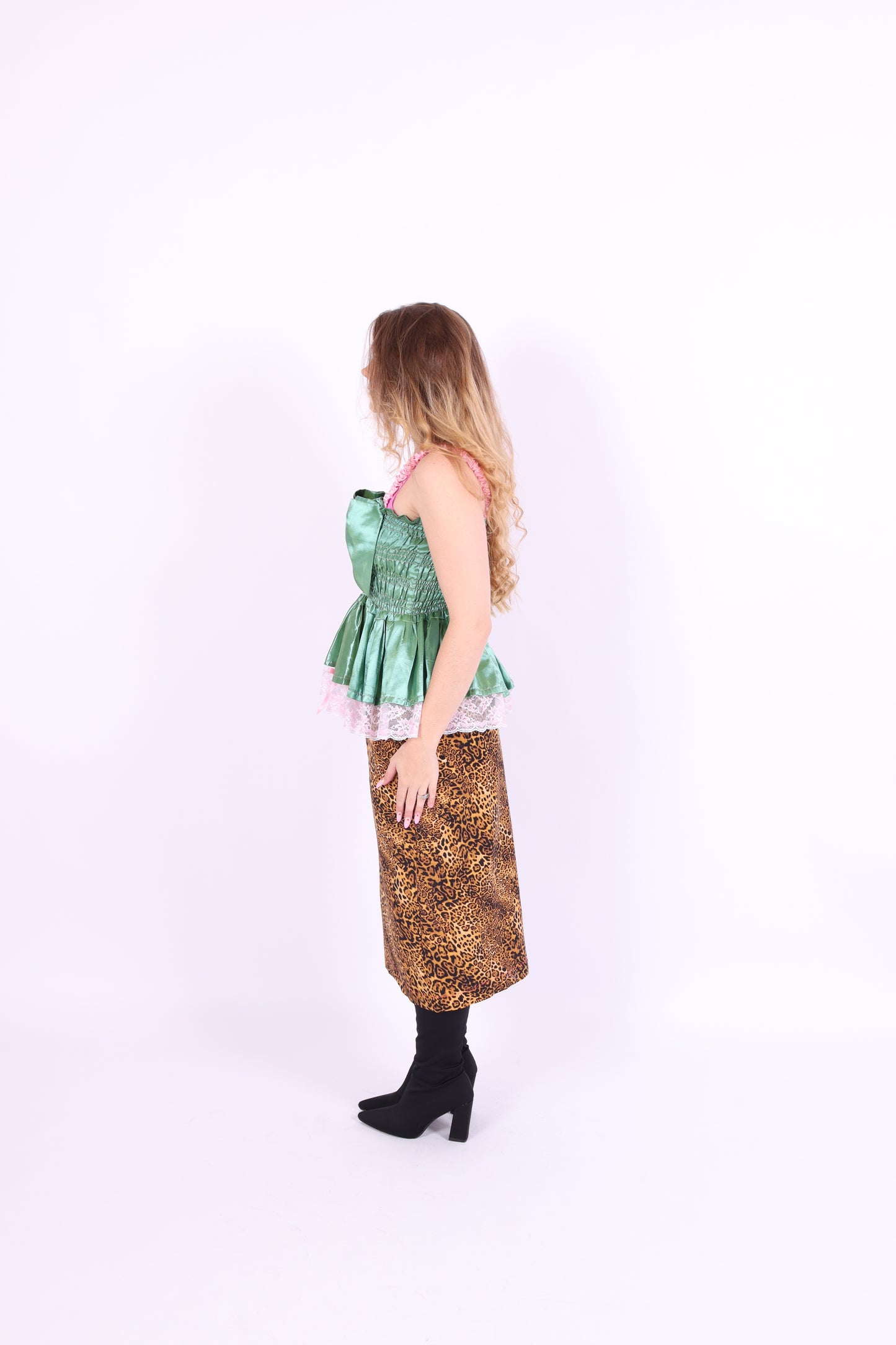 A pistachio green taffeta top with pink scalloped lace detail and a bow on the front, featuring pink topstitch elasticated shirring bodice and baby pink taffeta shoulder straps with rosette detail. Delta Of Phoenix Göta Bow Top