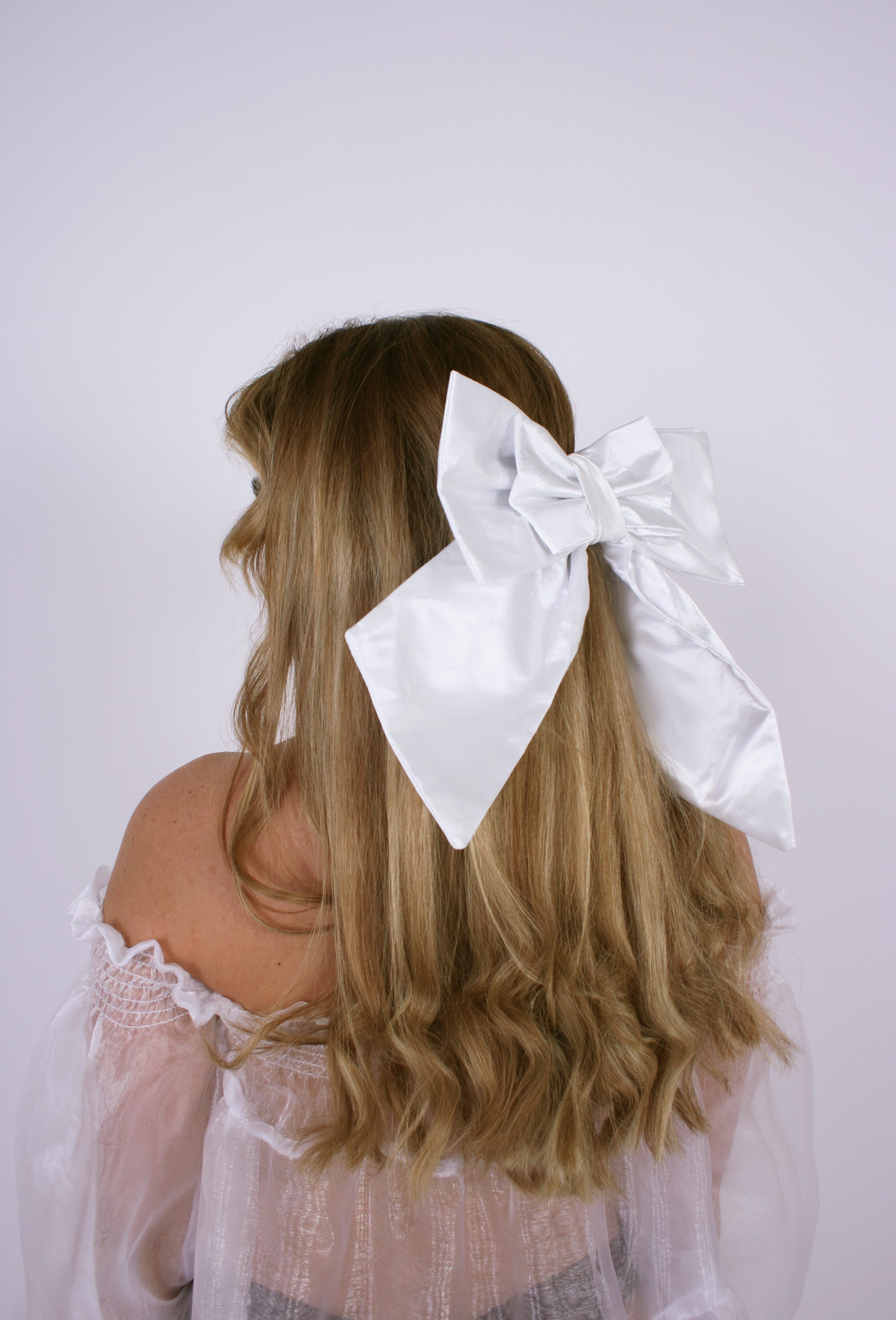 BUNNY BOW ✧ in White Silk