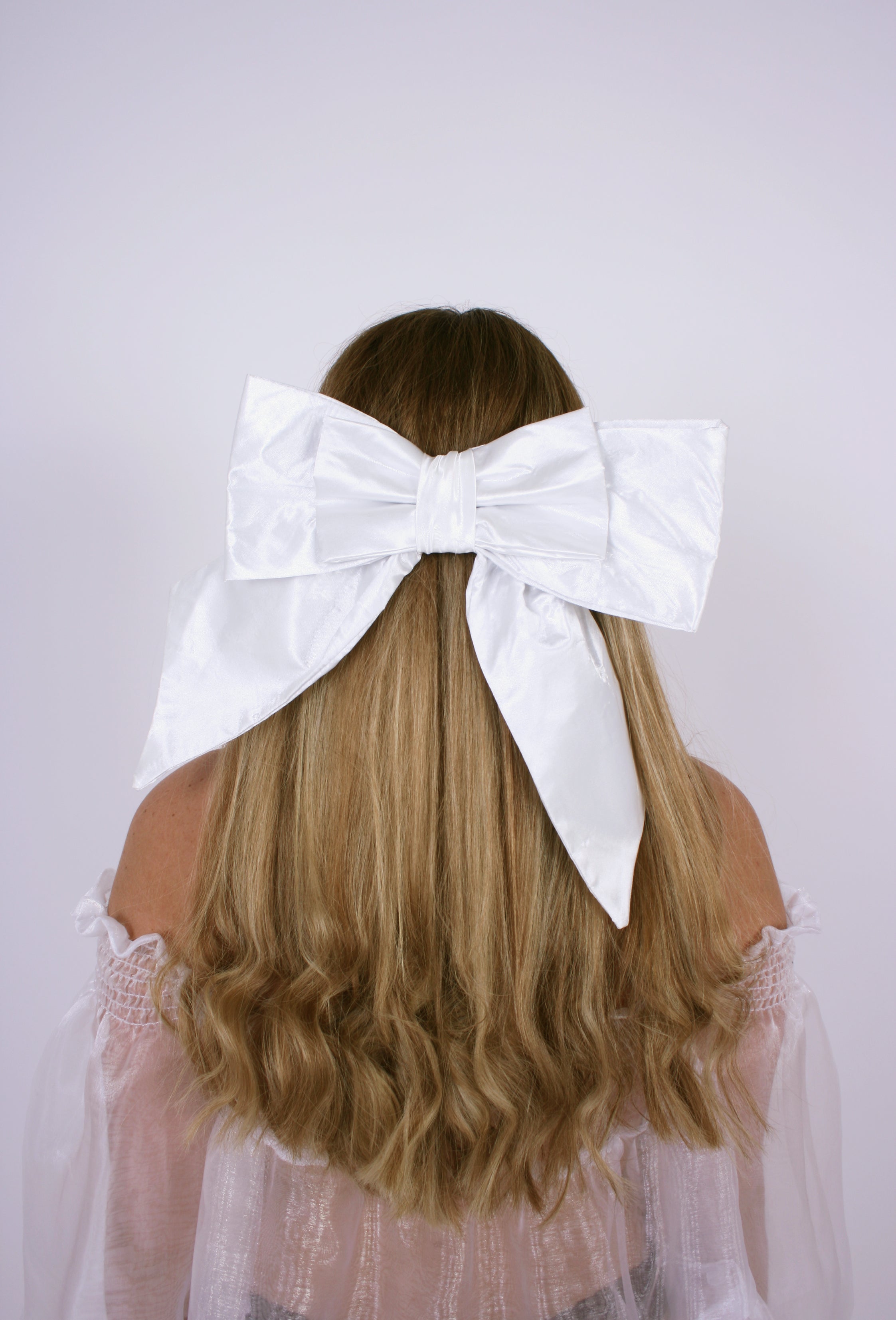 BUNNY BOW ✧ in White Silk